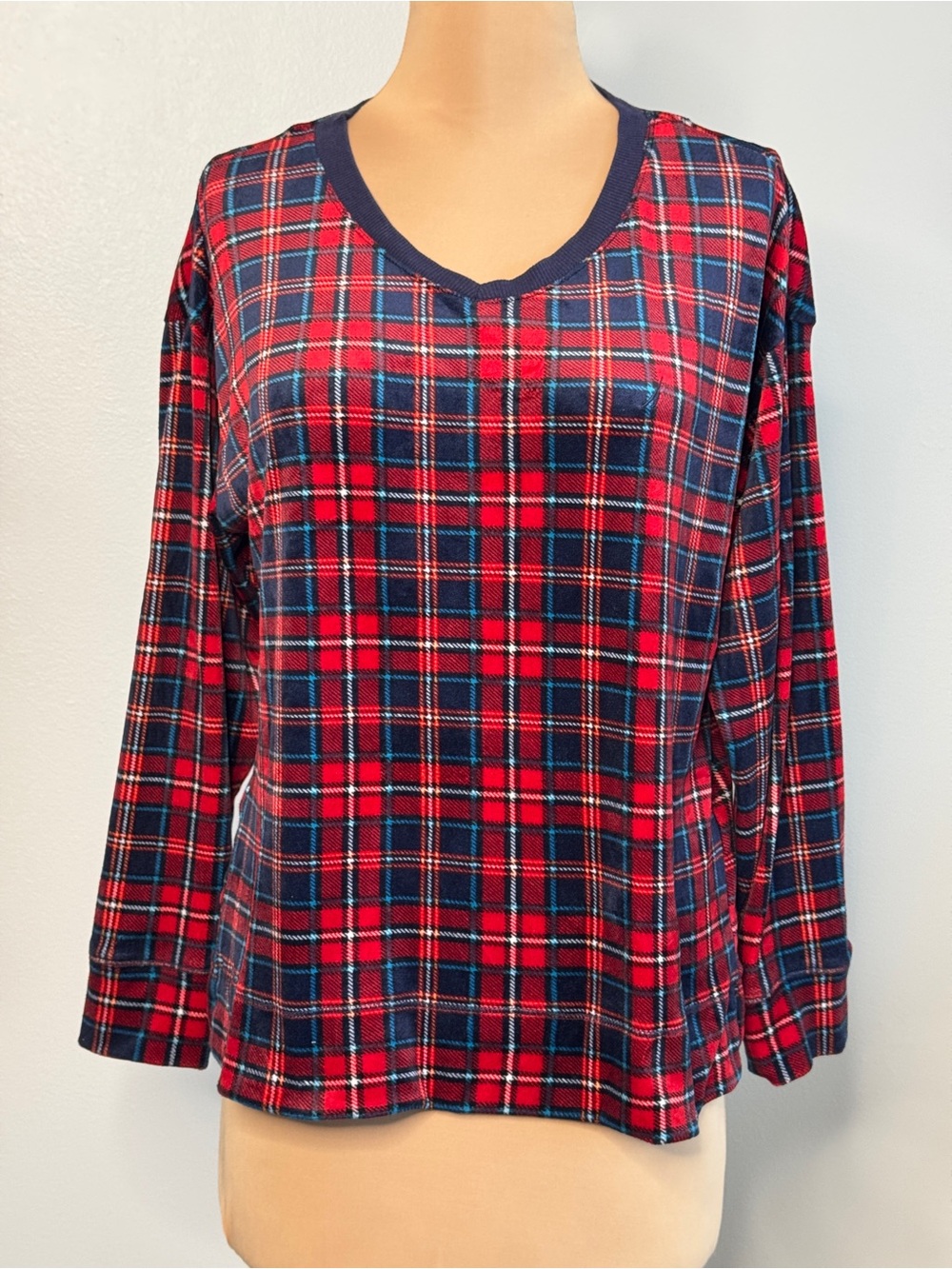 Nautica Fleece Furry Cozy Red Blue Plaid Long Sleeve V Neck Top Pajama Stretchy